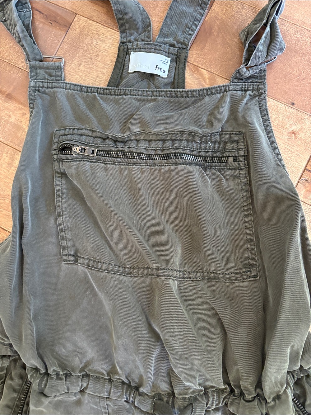 Wilfred Free Aritzia overalls - Olive Green - Picture 3 of 9